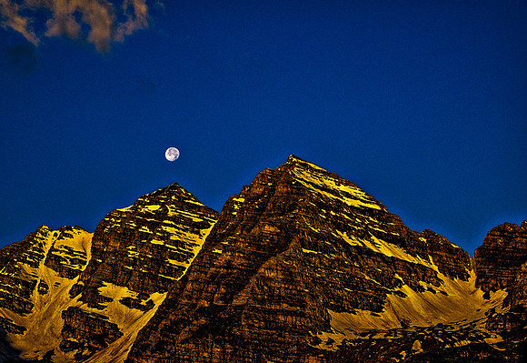 Maroon Moonset